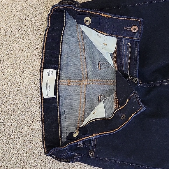 Worn once Boys Abercrombie kids straight jeans size 7/8 - Picture 3 of 5